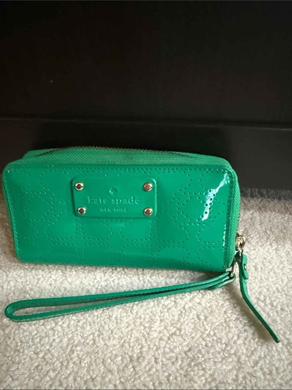 Kate Spade Jazzy Metro patent wristlet clutch with wrist strap